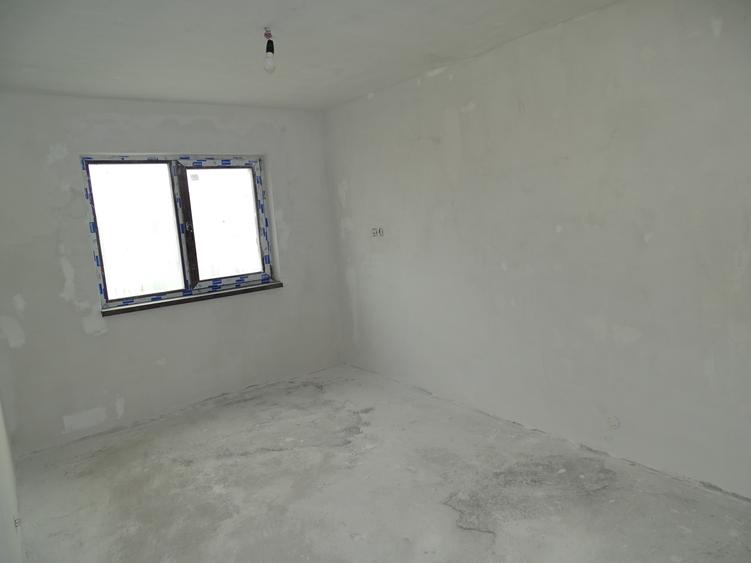 Apartament DECOMANDAT 65 mp de renovat