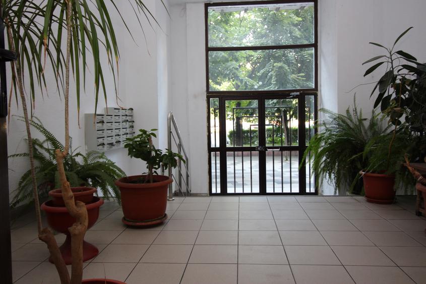 Unirii, rond piața Alba Iulia, 2 camere nemobilat, renovat