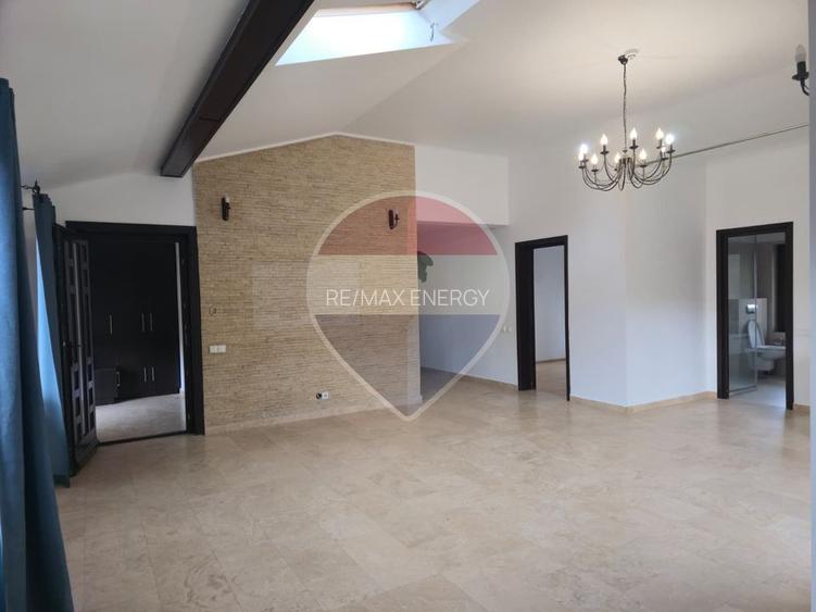 9 camere, 5 bai, spatiu hobby, gradina, garaj,locatie buna - 25