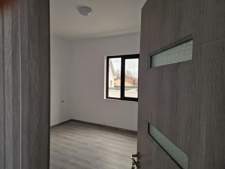 Agenție imobiliară vindem casă in Lumina