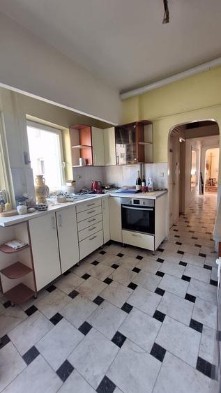 Apartament tip penthouse 40mp terasa 5 camere 200mp utili
