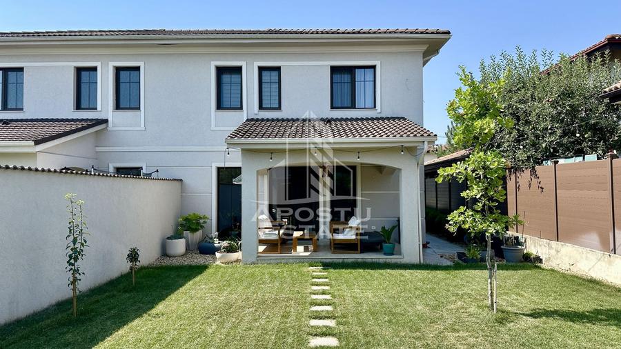 Jumatate de duplex de vanzare cu 5 camere, in apropiere de padure