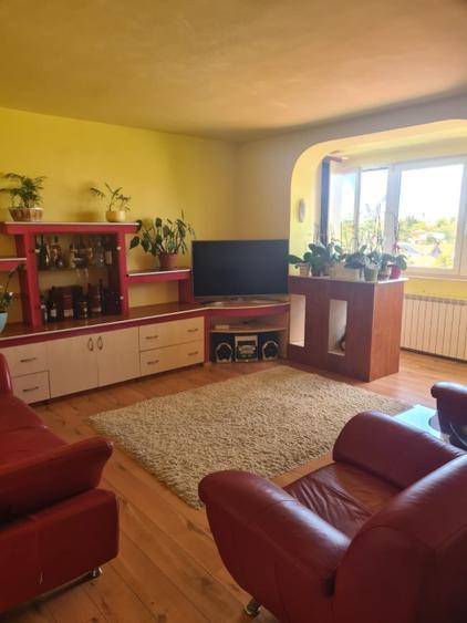 Închiriez apartament cu 3 camere, în zona Cantemir