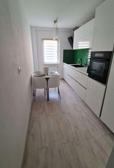 Vand apartament 3 camere decomandat Grivitei renovat cu 2 bai