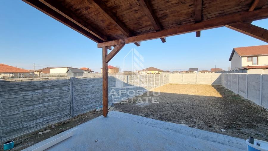 Jumatate de duplex de vanzare, pe parter, cu 3 camere si 2 bai, Sag, Timis