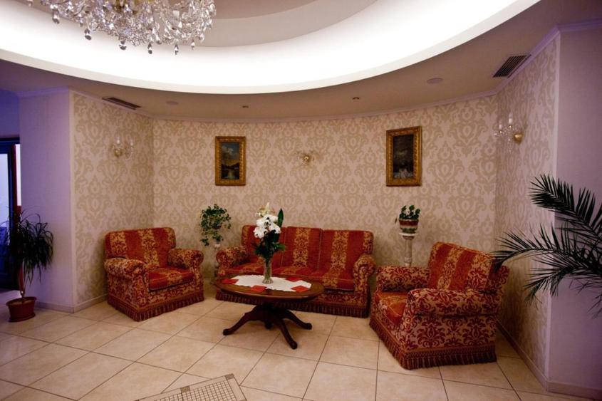 Hotel de 4 **** de vanzare ultracentral in Oradea, Bihor, Romania
