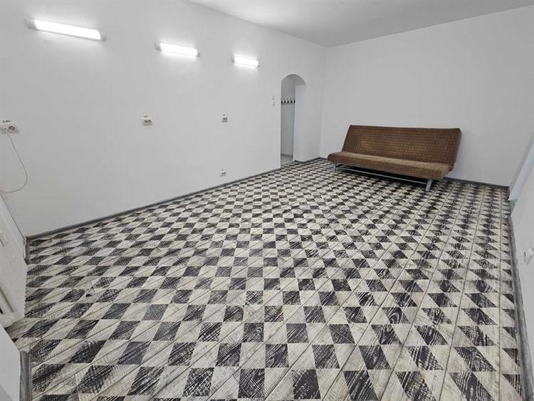 Domenii Inchiriez ap 2 cam nemobilat recent renovat parter stradal 61mp