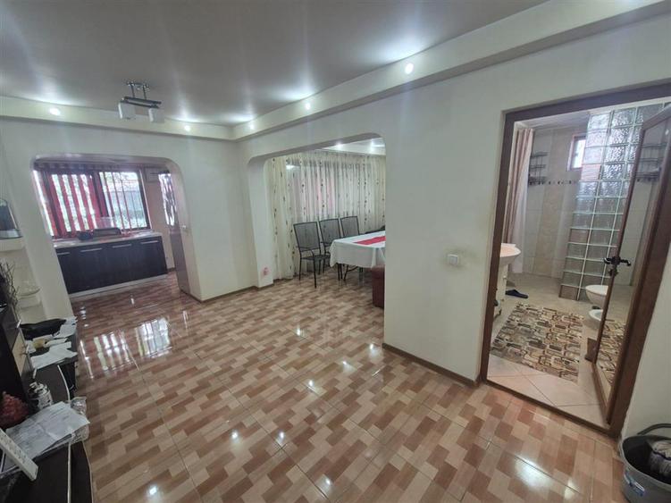 3 camere parter, balcon 27 mp, confort 1 decomandat, Obor