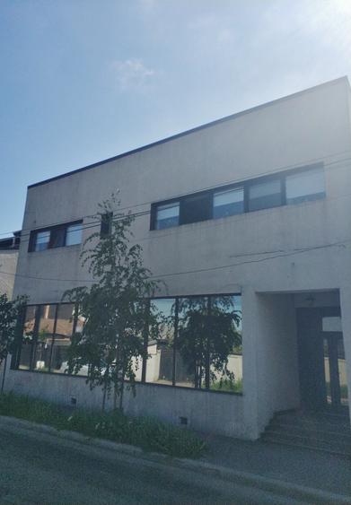 Spatiu comercial S+P+E, 540 mp utili, 10 locuri parcare, ideal clinica medicala