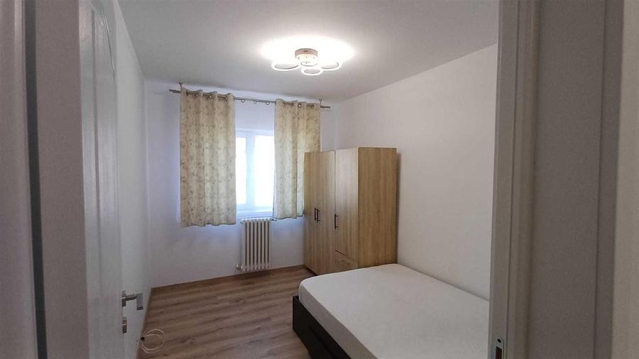 Apartament spatios cu 3 camere - Centru, Targu Cucu