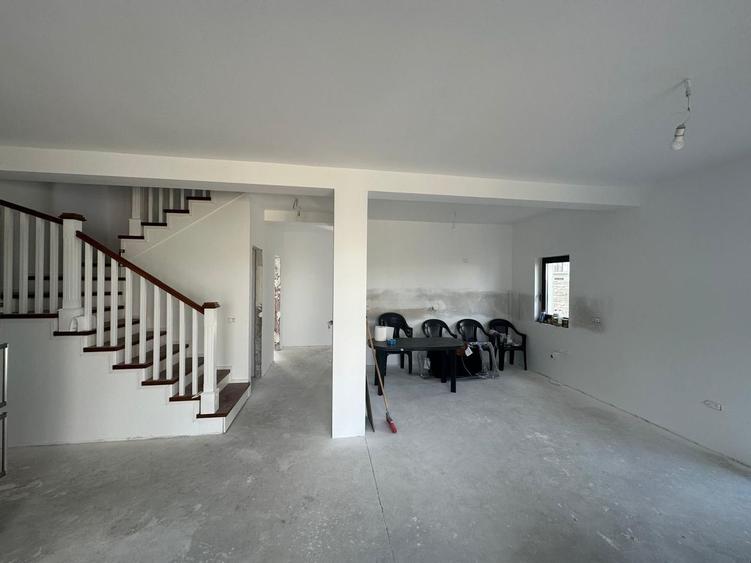 Duplex patru camere Dumbrăvița