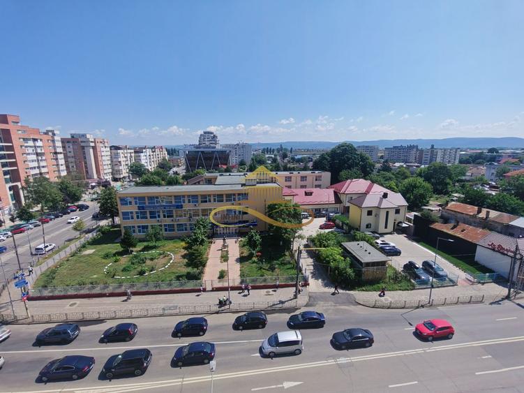 Vând apartament cu 3 camere decomandate in centrul orașului Bacau