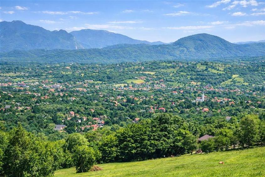 In cadru apreciabil, cu documentie si autorizatie: 550 mp teren intravilan, Toha - 3