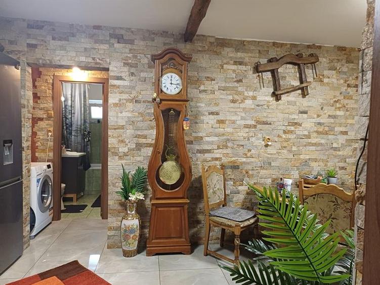 Apartament decomandat 2 camere Rovine