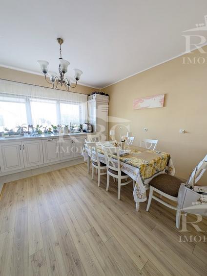 Casa cuplata finisata cu teren 300 mp Floresti str. Narciselor