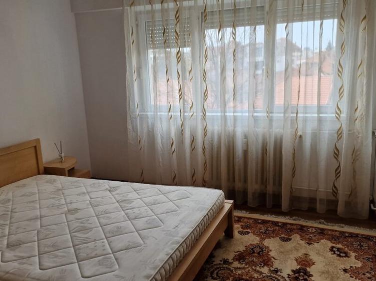 Dorobanti, I.N.G, Rovere Mobili, stradal