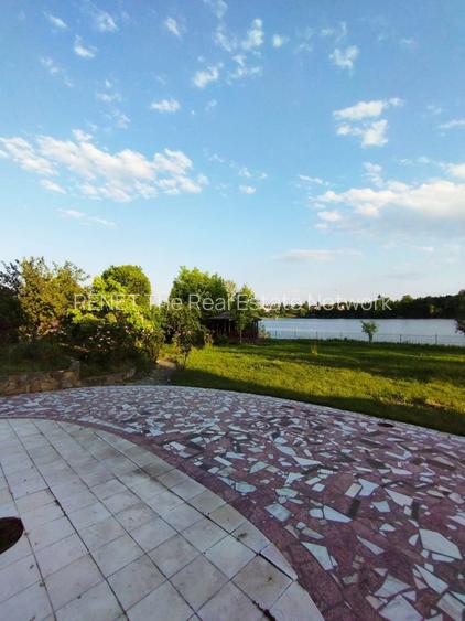 SUPER OCAZIE SE VINDE VILA DE LUX SI CASA DE OASPESTI IN BALOTESTI LA LAC 555000 - 4