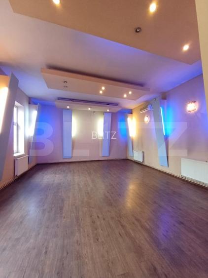 Casa renovabila cu 2 spatii comerciale, 416.6 mp, teren de 781 mp, zona Micro I - 19