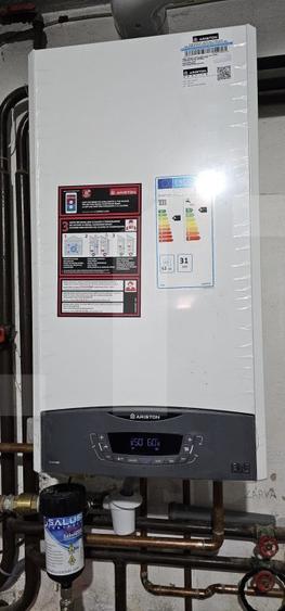 Casă, de vanzare, cu 6 camere, 300 mp, zona semicentrala