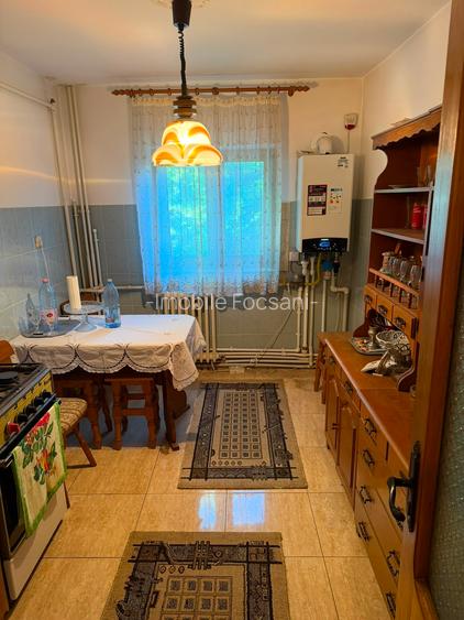 De VÂNZARE: Apartament e cu 3 camere, Decomandat – Etaj 1/3 - 11