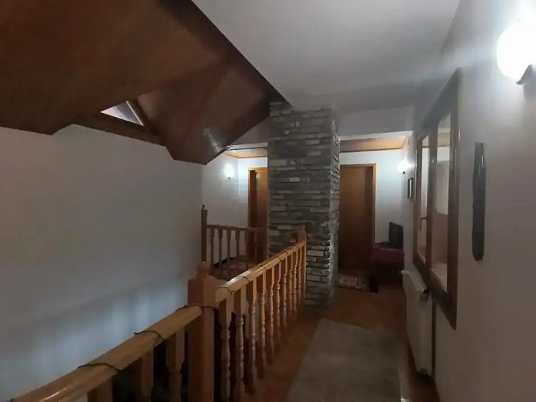 Vilă în Breaza – 410 mp utili, teren 827 mp, potențial excelent