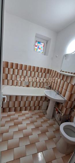 Ofer spre închiriere apartament cu 3 camere, nemobilat, începând cu 15 iunie - 3