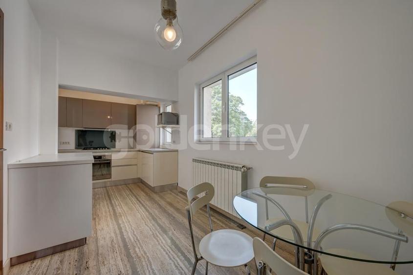 Apartament spatios cu 4 camere| garaj