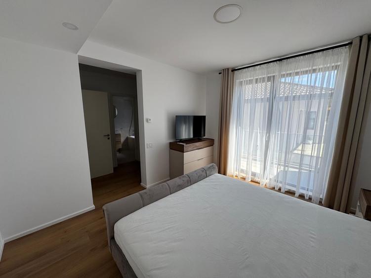 Închiriere Casă 5 camere în Pipera, P+ 2 ETAJE, PARCARE, CURTE, CENTRALA