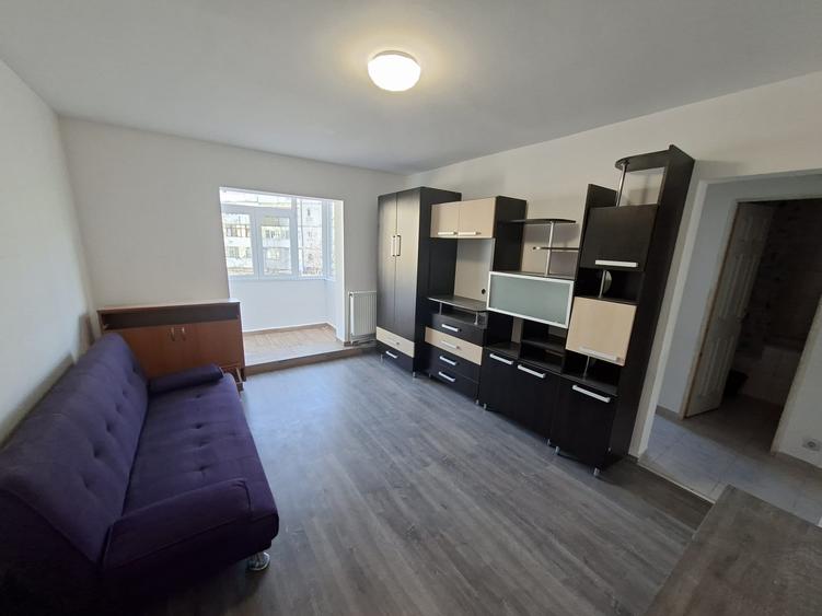 Apartament 2 camere, etajul 2/4, zona Baza 3