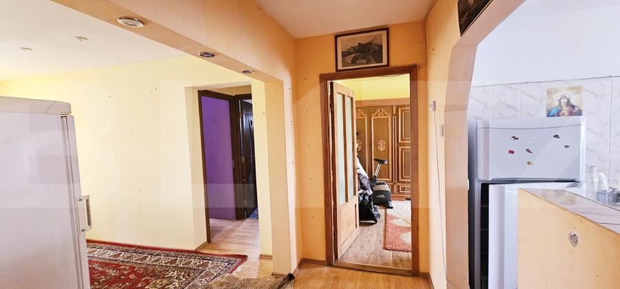 Apartament generos: 97,5 mp, 5 camere, 2 băi mari