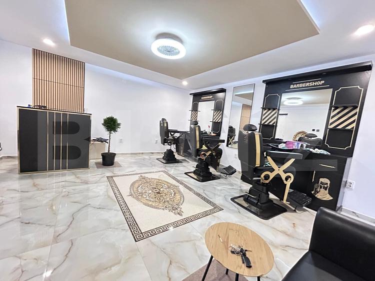 Spatiu comercial de inchiriat, renovat complet, 33 mp, cu terasa, Cugir