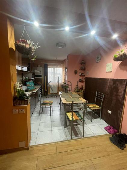 Apartament de vanzare 3 camere zona Intre Lacuri