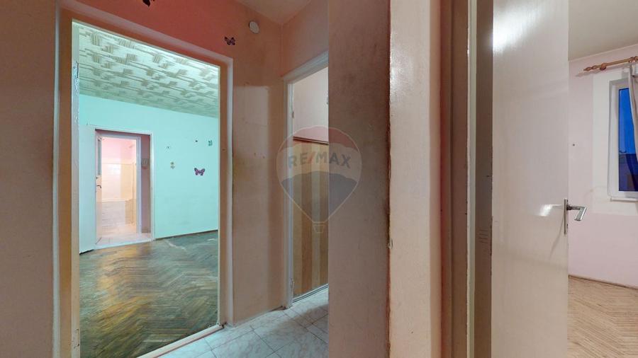 Apartament 3 camere de vânzare, necesită renovare, Săcele