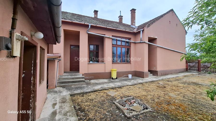 Casa de vanzare  - Ilia, str. Traian , nr. 2 - 3