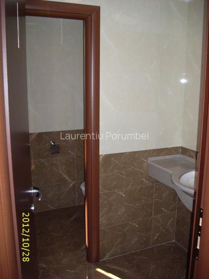 Proprietar- Inchiriez birouri vis a vis de Mll Vitan - 38 mp  - 9