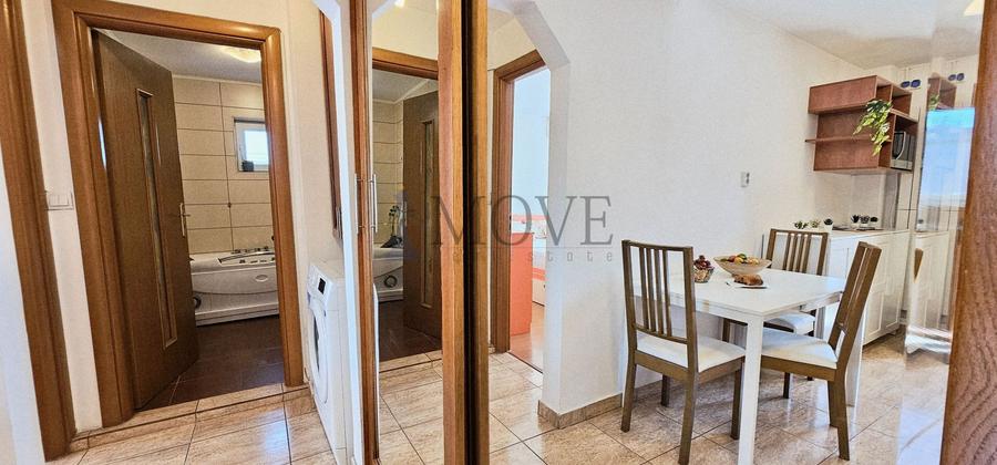 Apartament etaj intermediar, luminos, centrală proprie, fereastră la baie