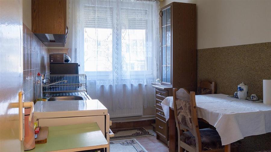 Apartament 2 camere decomandat, etaj 1, zona linistita