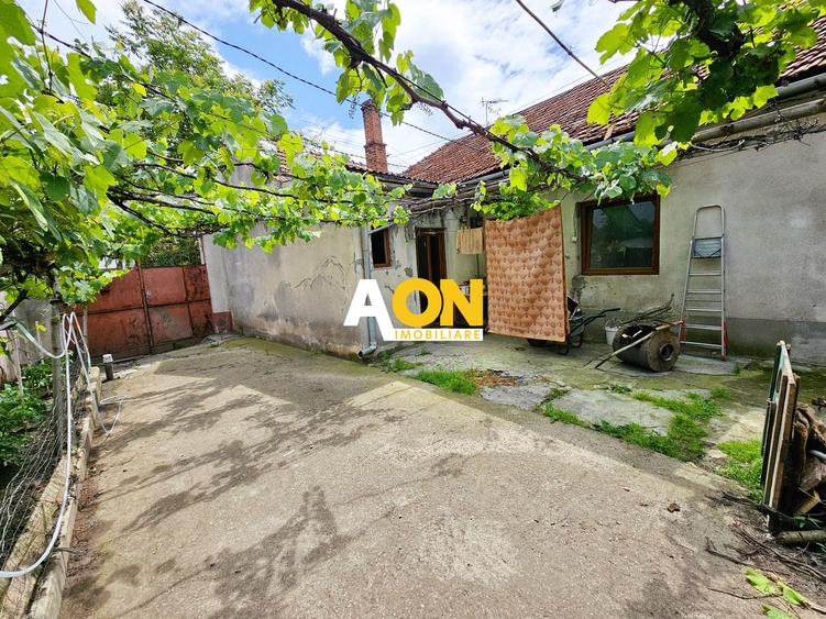 Casa veche, 5 camere, 287 mp teren, zona Prefectura. Necesita renovare