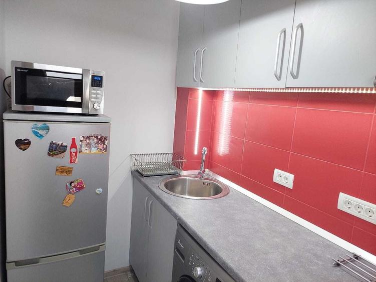 Vanzare Garsonieră 33 mp, etaj 10/10, mobilată, parcare și 2 lifturi
