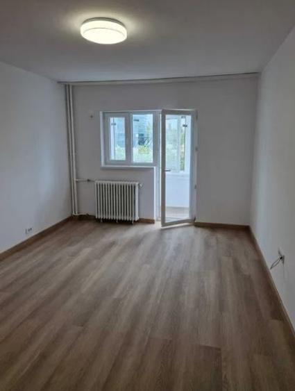 Splaiul Unirii,Dambovita,et.1/8,DECOMANDAT,2 balcoane,parcare,nemobilat