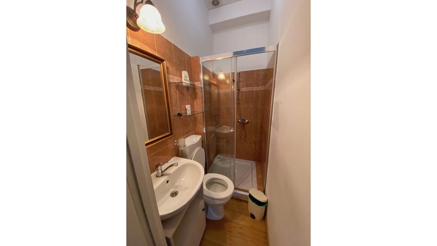 REA0088440 Apartament 7 camere - zona Capitale - intrare separata