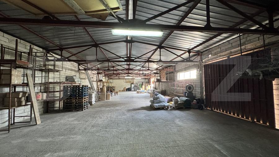 Spațiu industrial tip hală cu birouri, acces tir, 2 rampe, zona Caracal