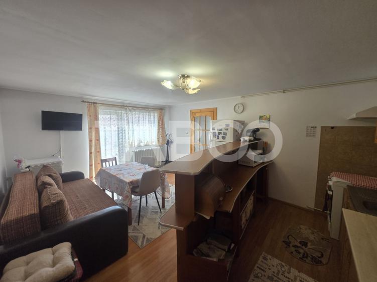 Apartament 2 camere de vanzare la casa 77mp curte si pivnita Sub Arini