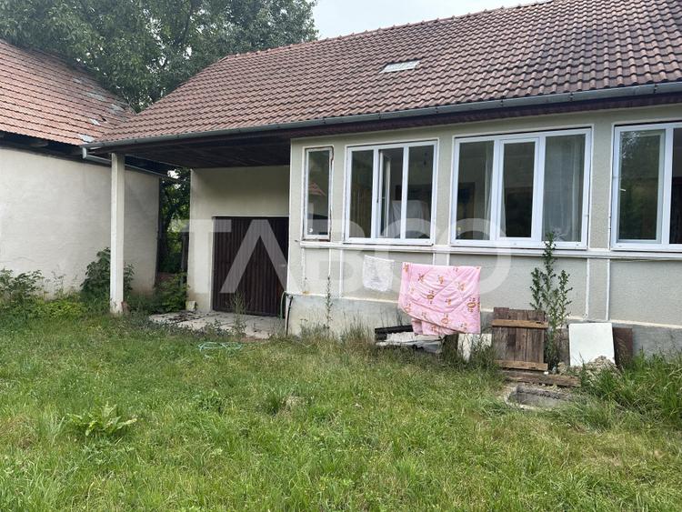 Casa 3 camere 5335 teren liber garaj si anexe in Sinca Veche