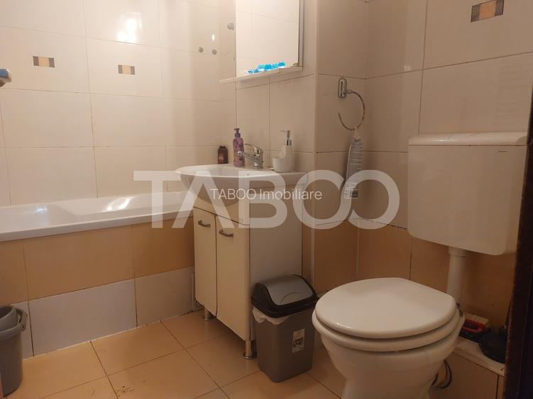 Apartament cu 2 camere decomandate si balcon de inchiriat in Strand - 11