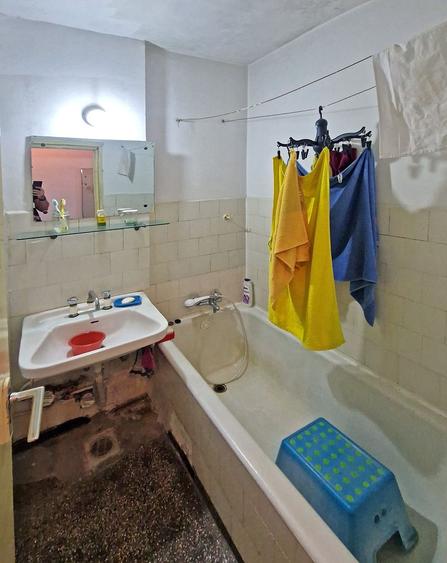 Vanzare 3 camere Zboina Neagra-Giulesti, 4/10, reabilitat, necesita renovare