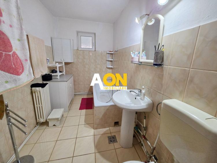 Casă 3 camere, 630 mp teren, zona Schit, Cetate