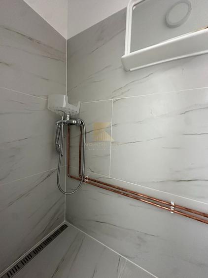 Camera cu baie, renovata complet, Str. Serii 2, prima inchiriere