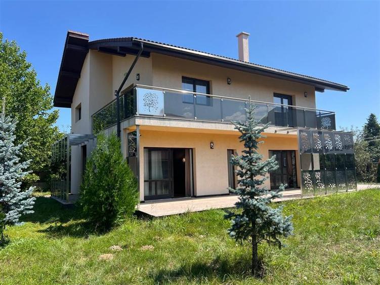 Vila de lux - 4 camere , teren 810mp teren, Sanpetru - Brasov