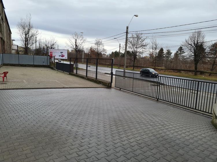 Spatiu stradal de vanzare